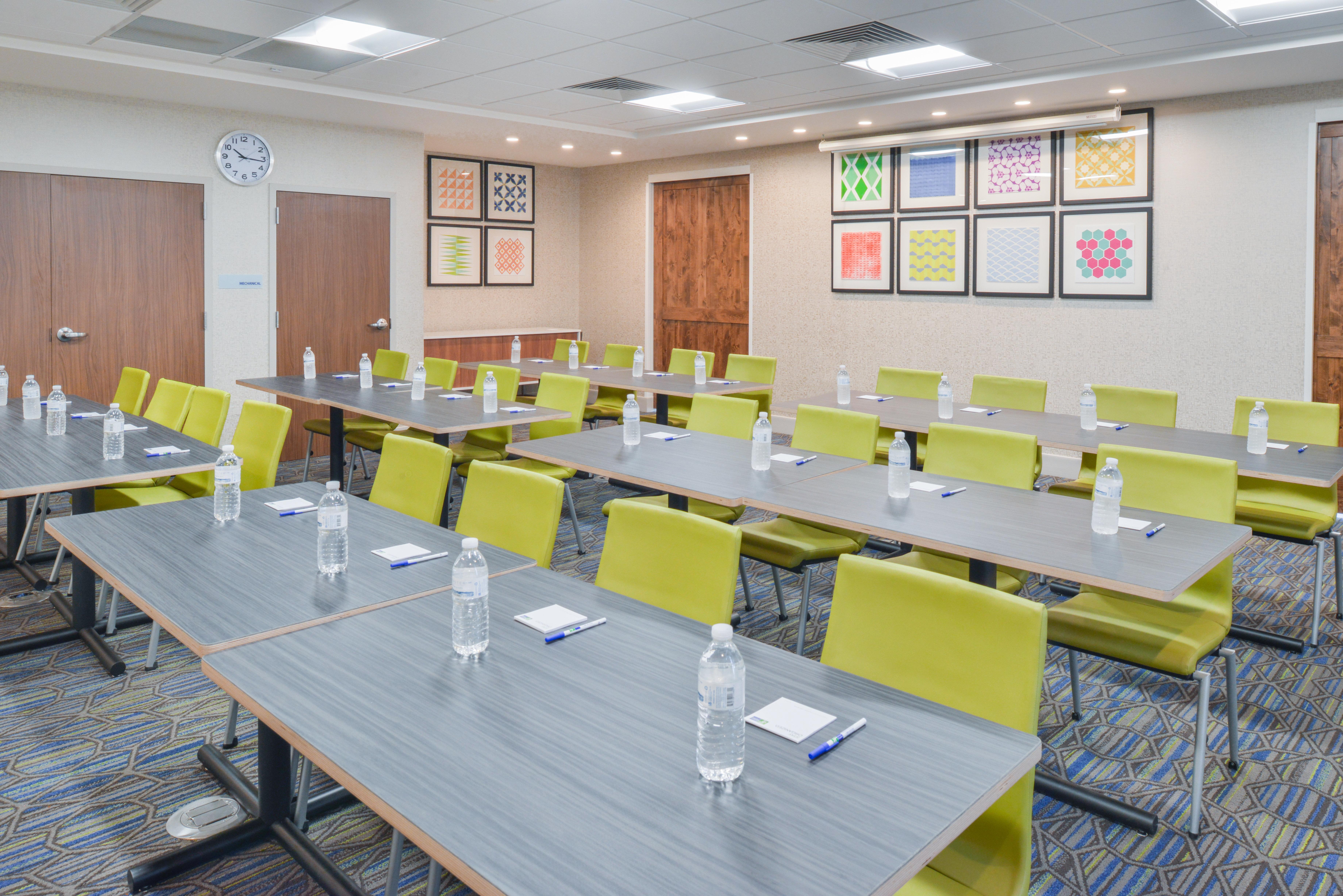 Holiday Inn Express & Suites - Chadron By Ihg Extérieur photo
